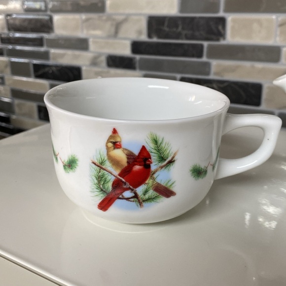 Christmas Holiday Winter Theme Cardinals Tea Set Tea Pot & Cup - Picture 6 of 10